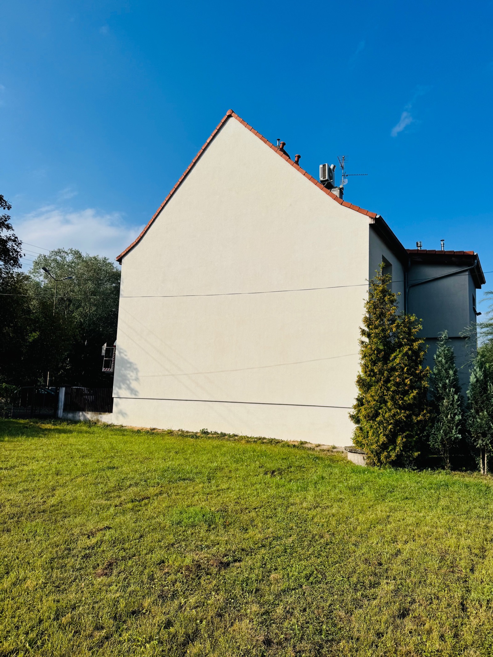 Elewacja po czyszczeniu — czysta powierzchnia